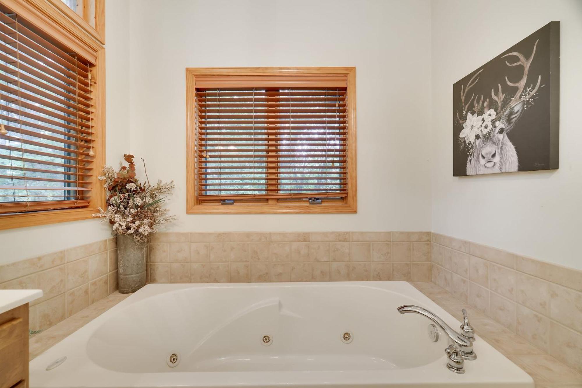 Elk Hollow By Avantstay Lakefront Chalet W Game Fire Pit Сasa de vacaciones